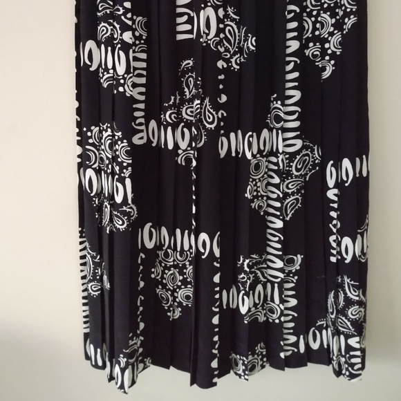 Leslie Fay pleated midi skirt,size 16. - Picture 8 of 10